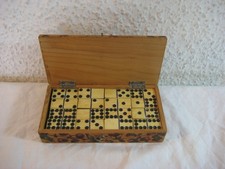 Antikes Domino Spiel in Holz